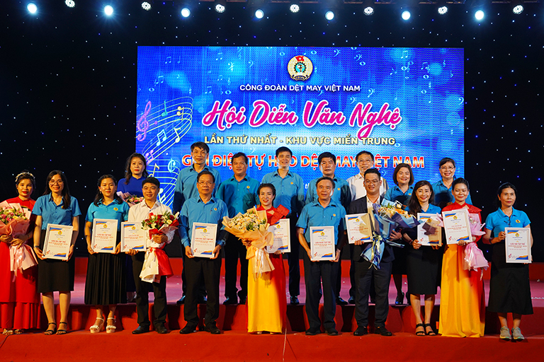 Công đoàn Vinatex Đà Nẵng tham gia Lễ phát động Tháng Công nhân, Tháng hành động về ATVSLĐ năm 2024 và Hội diễn Văn nghệ ngành Dệt May Việt Nam
